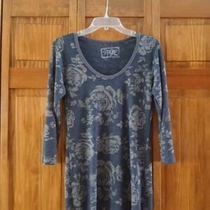 ERGE denim blue floral print 3/4 sleeve top sz L junior